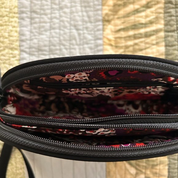 BRAND NEW VERA BRADLEY - Picture 2 of 4